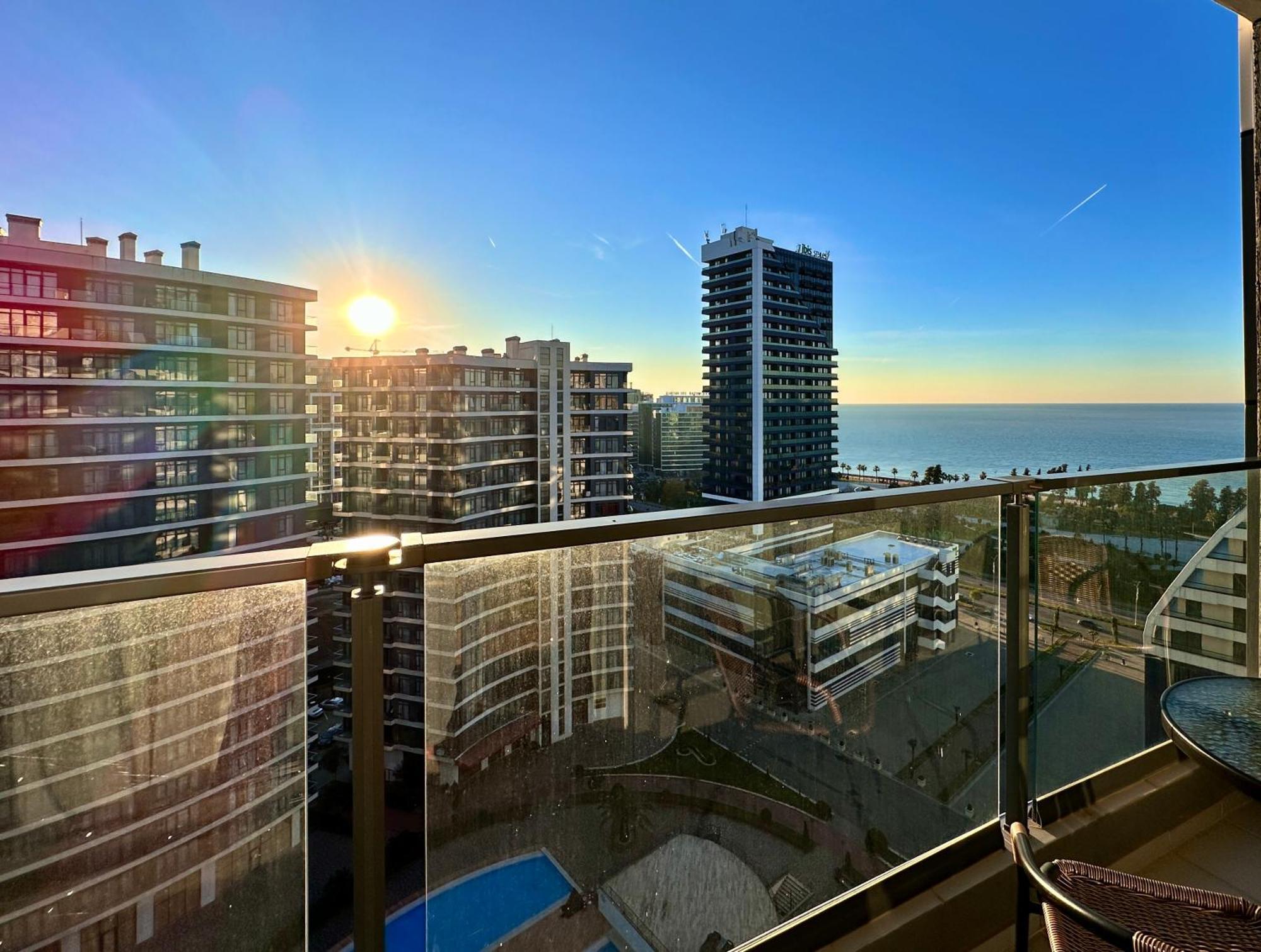 Batumi Boulevard Resort Екстериор снимка